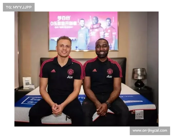 曼联球员场外穿搭引领潮流 粉丝纷纷模仿时尚风格