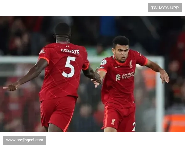 国家德比赛前新闻发布会，两队主帅握手致意